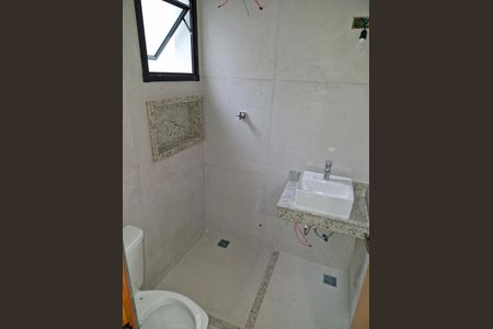 Casa à venda com 108m², 3 quartos e 2 vagasBanheiro