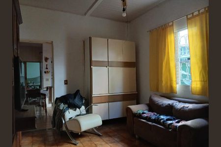 Casa à venda com 211m², 4 quartos e 2 vagas Casa à venda com 211m², 4 quartos e 2 vagasSala