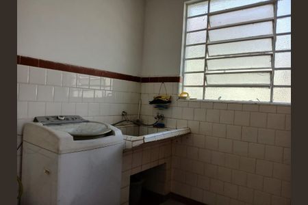 Casa à venda com 211m², 4 quartos e 2 vagas Casa à venda com 211m², 4 quartos e 2 vagasLavanderia