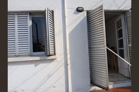 Casa à venda com 211m², 4 quartos e 2 vagas Casa à venda com 211m², 4 quartos e 2 vagasTerraço