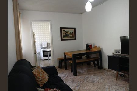 Casa à venda com 211m², 4 quartos e 2 vagas Casa à venda com 211m², 4 quartos e 2 vagasSala