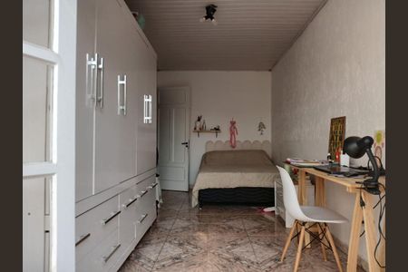 Casa à venda com 211m², 4 quartos e 2 vagas Casa à venda com 211m², 4 quartos e 2 vagasQuarto