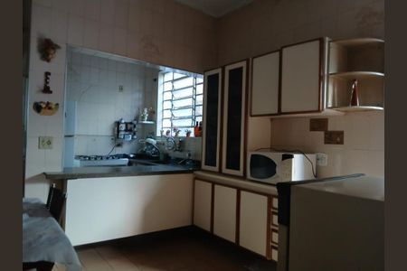 Casa à venda com 211m², 4 quartos e 2 vagas Casa à venda com 211m², 4 quartos e 2 vagasCozinha