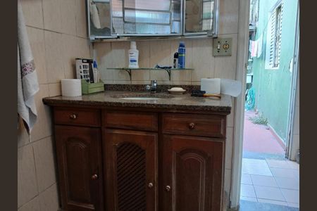 Casa à venda com 211m², 4 quartos e 2 vagas Casa à venda com 211m², 4 quartos e 2 vagasBanheiro