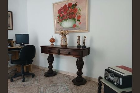 Casa à venda com 211m², 4 quartos e 2 vagas Casa à venda com 211m², 4 quartos e 2 vagasQuarto