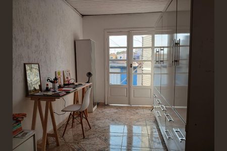 Casa à venda com 211m², 4 quartos e 2 vagas Casa à venda com 211m², 4 quartos e 2 vagasQuarto