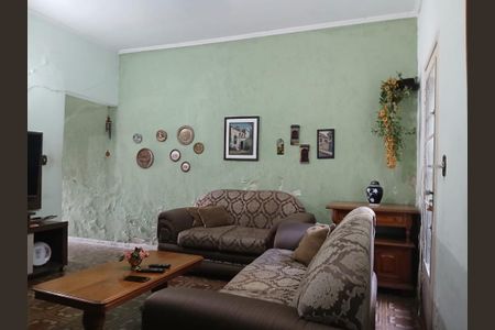 Casa à venda com 211m², 4 quartos e 2 vagas Casa à venda com 211m², 4 quartos e 2 vagasSala