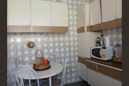 Casa à venda com 211m², 4 quartos e 2 vagas Casa à venda com 211m², 4 quartos e 2 vagasCozinha