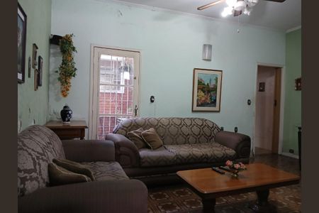 Casa à venda com 211m², 4 quartos e 2 vagas Casa à venda com 211m², 4 quartos e 2 vagasSala