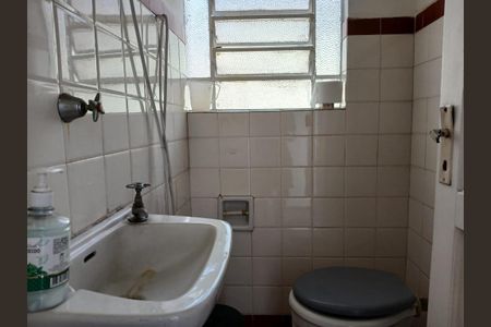 Casa à venda com 211m², 4 quartos e 2 vagas Casa à venda com 211m², 4 quartos e 2 vagasBanheiro