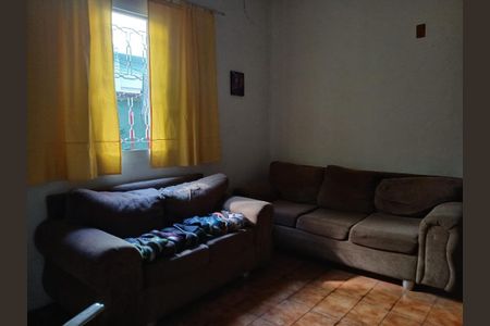 Casa à venda com 211m², 4 quartos e 2 vagas Casa à venda com 211m², 4 quartos e 2 vagasQuarto