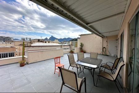 Apartamento à venda com 450m², 6 quartos e sem vaga Apartamento à venda com 450m², 6 quartos e sem vagaVaranda Sala