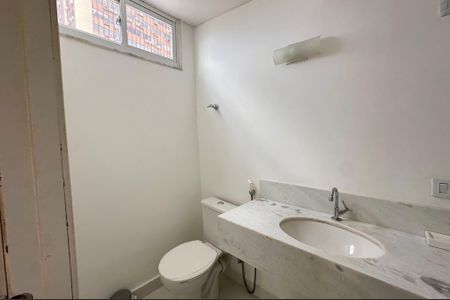Apartamento à venda com 450m², 6 quartos e sem vaga Apartamento à venda com 450m², 6 quartos e sem vagaBanheiro Social