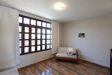 Casa à venda com 249m², 3 quartos e 4 vagasSala
