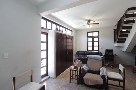 Casa à venda com 249m², 3 quartos e 4 vagasSala