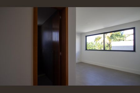 Casa à venda com 330m², 5 quartos e 2 vagasSuíte 3