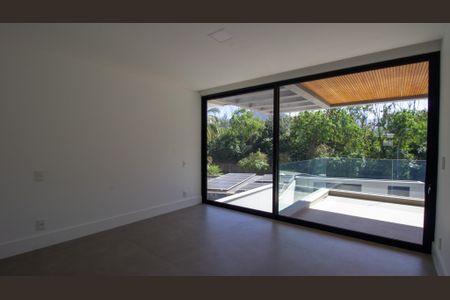 Casa à venda com 330m², 5 quartos e 2 vagasSuíte 2