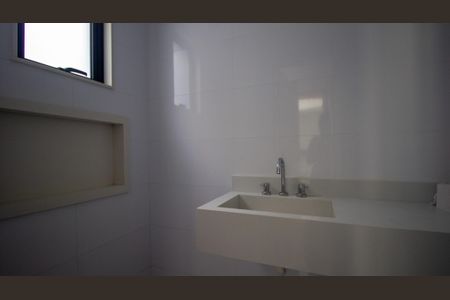 Casa à venda com 330m², 5 quartos e 2 vagasBanheiro de Serviço