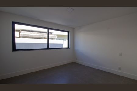 Casa à venda com 330m², 5 quartos e 2 vagasSuíte 4