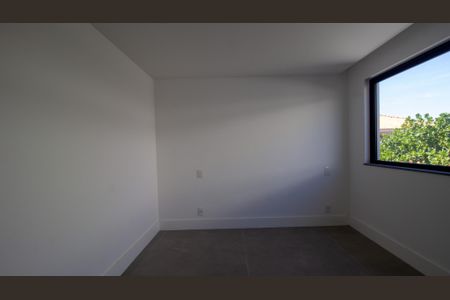 Casa à venda com 330m², 5 quartos e 2 vagasSuíte 3