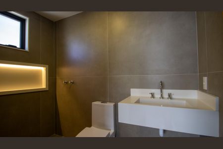 Casa à venda com 330m², 5 quartos e 2 vagasBanheiro da Suíte 4