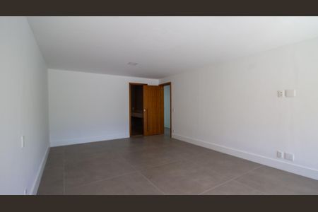 Casa à venda com 330m², 5 quartos e 2 vagasSuíte 1