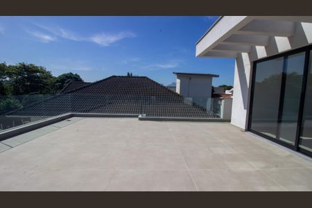 Casa à venda com 330m², 5 quartos e 2 vagasTerraço