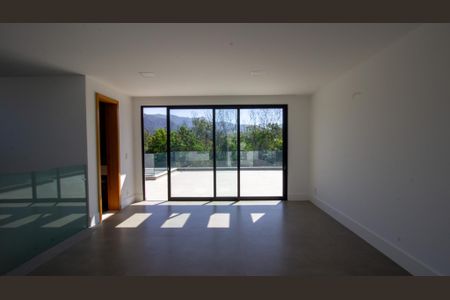 Casa à venda com 330m², 5 quartos e 2 vagasSotão