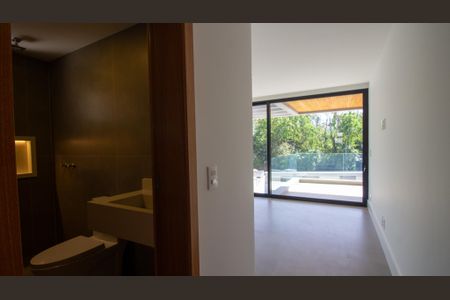 Casa à venda com 330m², 5 quartos e 2 vagasSuíte 2