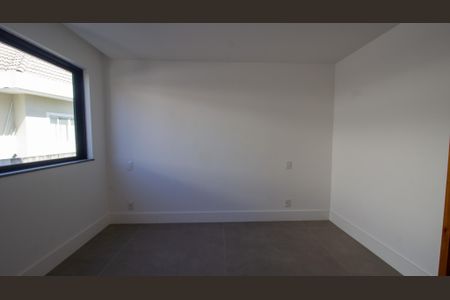 Casa à venda com 330m², 5 quartos e 2 vagasSuíte 4