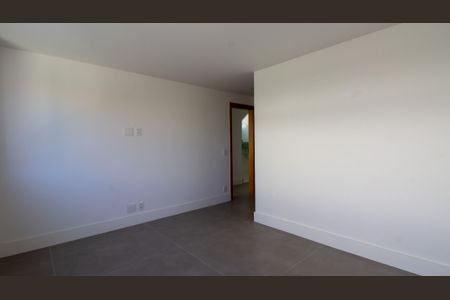 Casa à venda com 330m², 5 quartos e 2 vagasSuíte 3