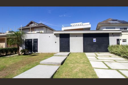 Casa à venda com 330m², 5 quartos e 2 vagasFachada da Casa