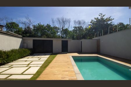 Casa à venda com 330m², 5 quartos e 2 vagasQuintal