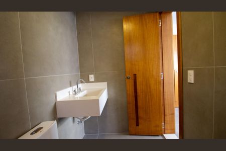 Casa à venda com 330m², 5 quartos e 2 vagasBanheiro da Suíte 4