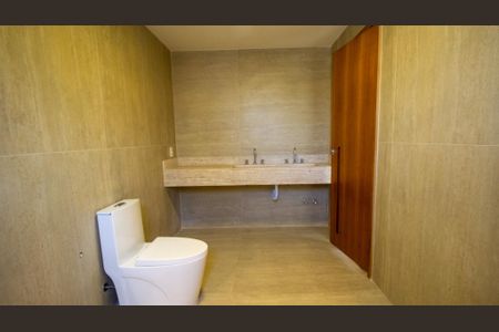 Casa à venda com 330m², 5 quartos e 2 vagasBanheiro da Suíte 1