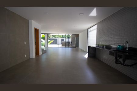 Casa à venda com 330m², 5 quartos e 2 vagasCozinha