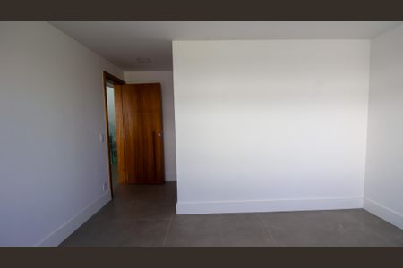 Casa à venda com 330m², 5 quartos e 2 vagasSuíte 3