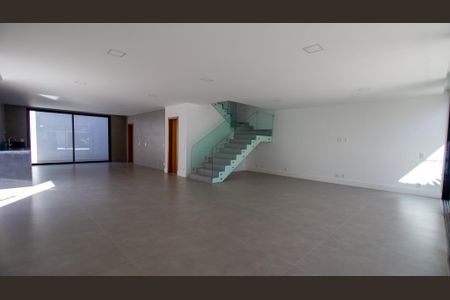 Sala de casa à venda com 5 quartos, 330m² em Barra da Tijuca, Rio de Janeiro
