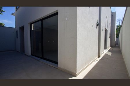 Casa à venda com 330m², 5 quartos e 2 vagasÁrea de Serviço