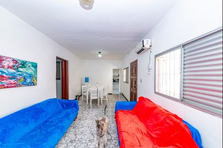 Casa à venda com 440m², 4 quartos e 5 vagasSala