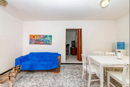 Casa à venda com 440m², 4 quartos e 5 vagasSala