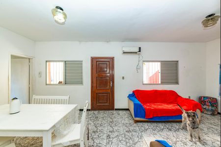 Casa à venda com 440m², 4 quartos e 5 vagasSala