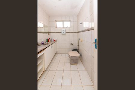 Casa à venda com 440m², 4 quartos e 5 vagasBanheiro Social