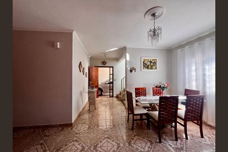 Casa para alugar com 196m², 3 quartos e 1 vagaSala