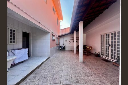 Casa para alugar com 196m², 3 quartos e 1 vagaQuintal