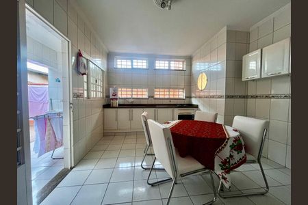 Casa para alugar com 196m², 3 quartos e 1 vagaCozinha