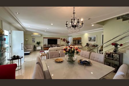 Casa à venda com 508m², 4 quartos e 5 vagasSala