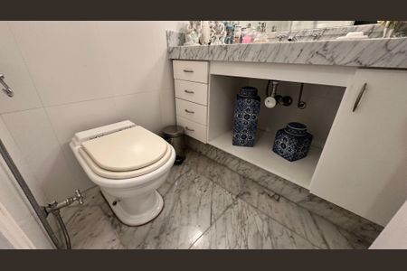 Casa à venda com 508m², 4 quartos e 5 vagasBanheiro social