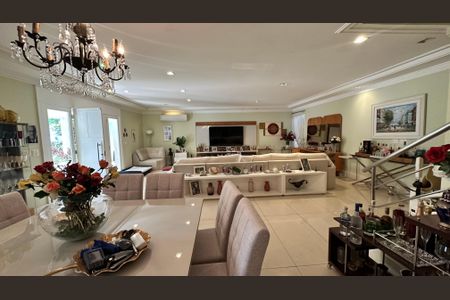 Casa à venda com 508m², 4 quartos e 5 vagasSala