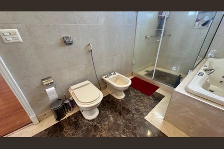 Casa à venda com 508m², 4 quartos e 5 vagasBanheiro da Suíte 1